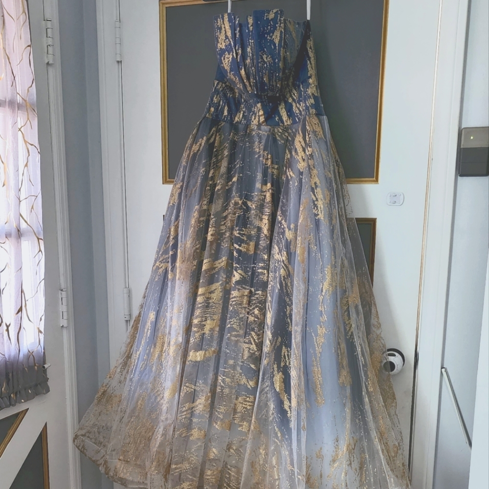 Gorgeous New Blue and Gold Formal Dress size 8-10